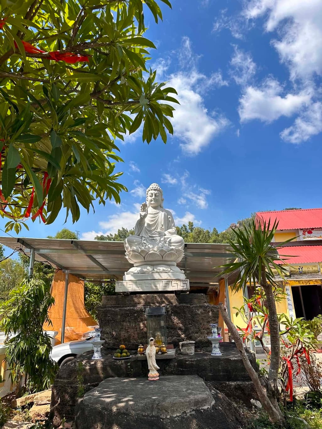 Từ thiện mùa Phật đản — 3