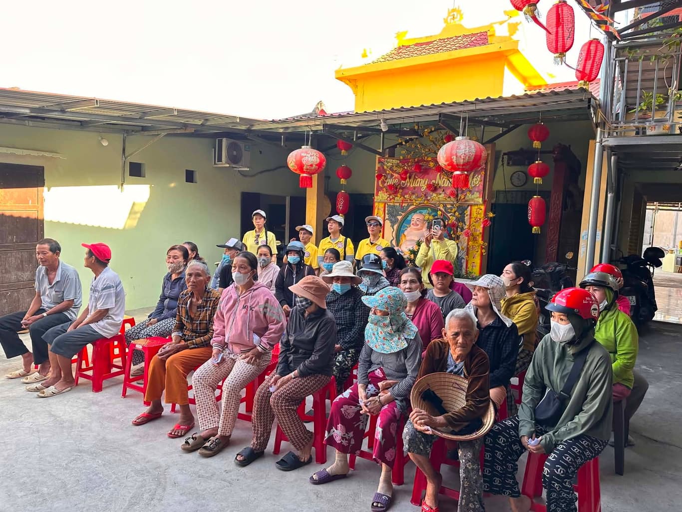 Từ thiện mùa Phật đản — 20