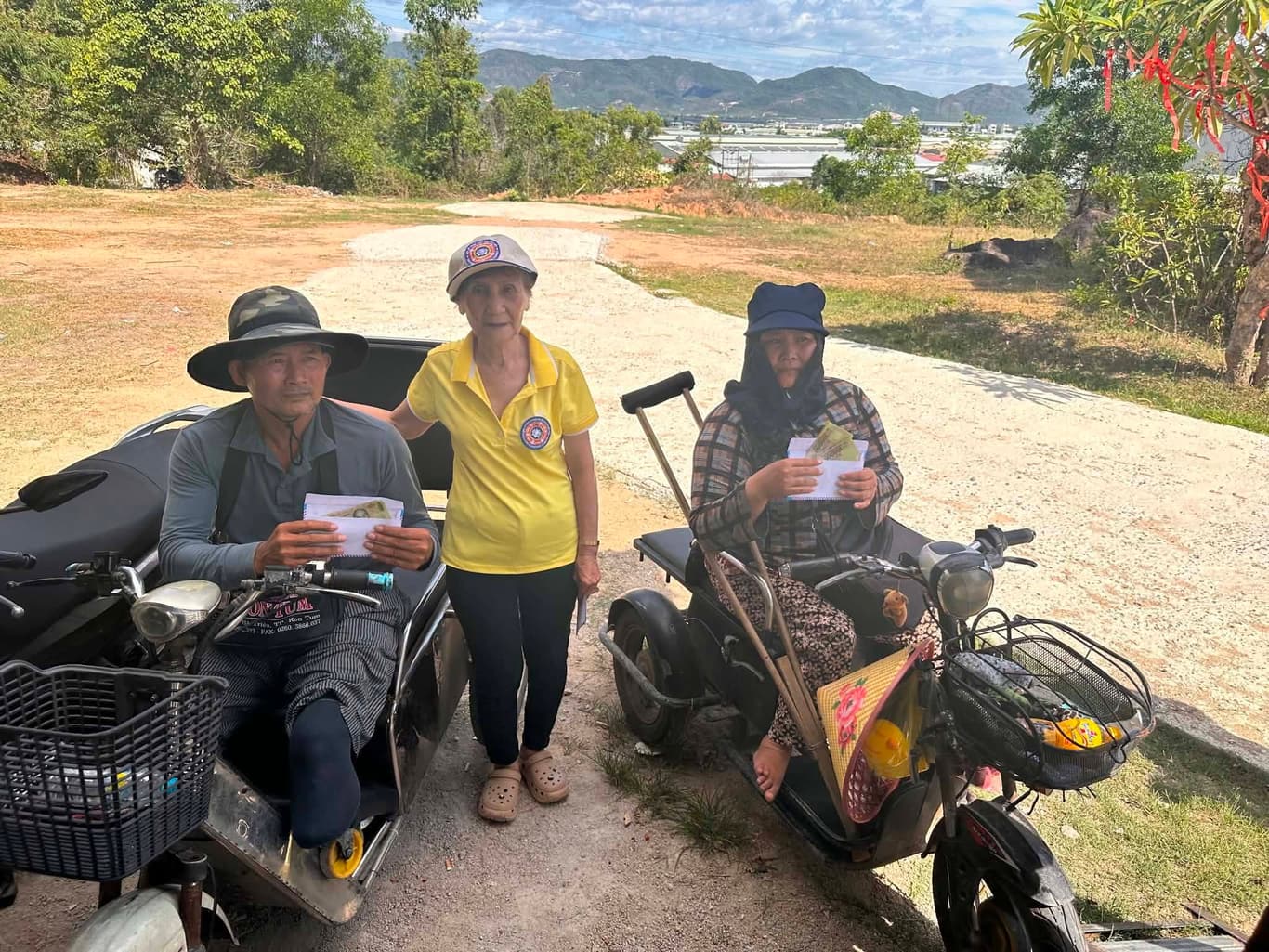 Từ thiện mùa Phật đản — 14
