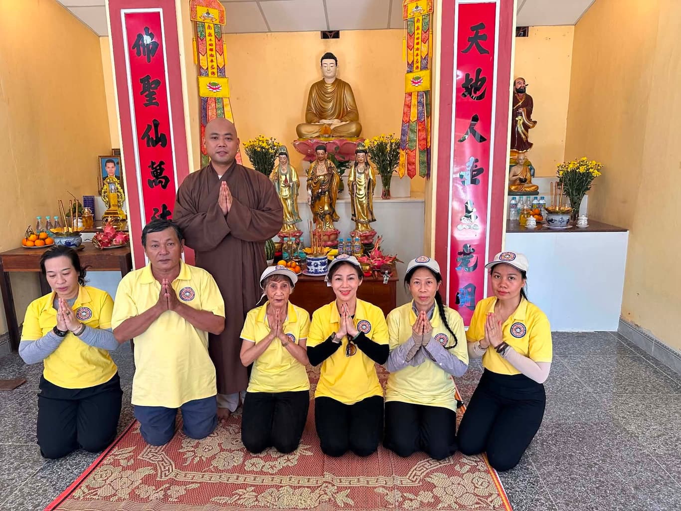 Từ thiện mùa Phật đản — 4