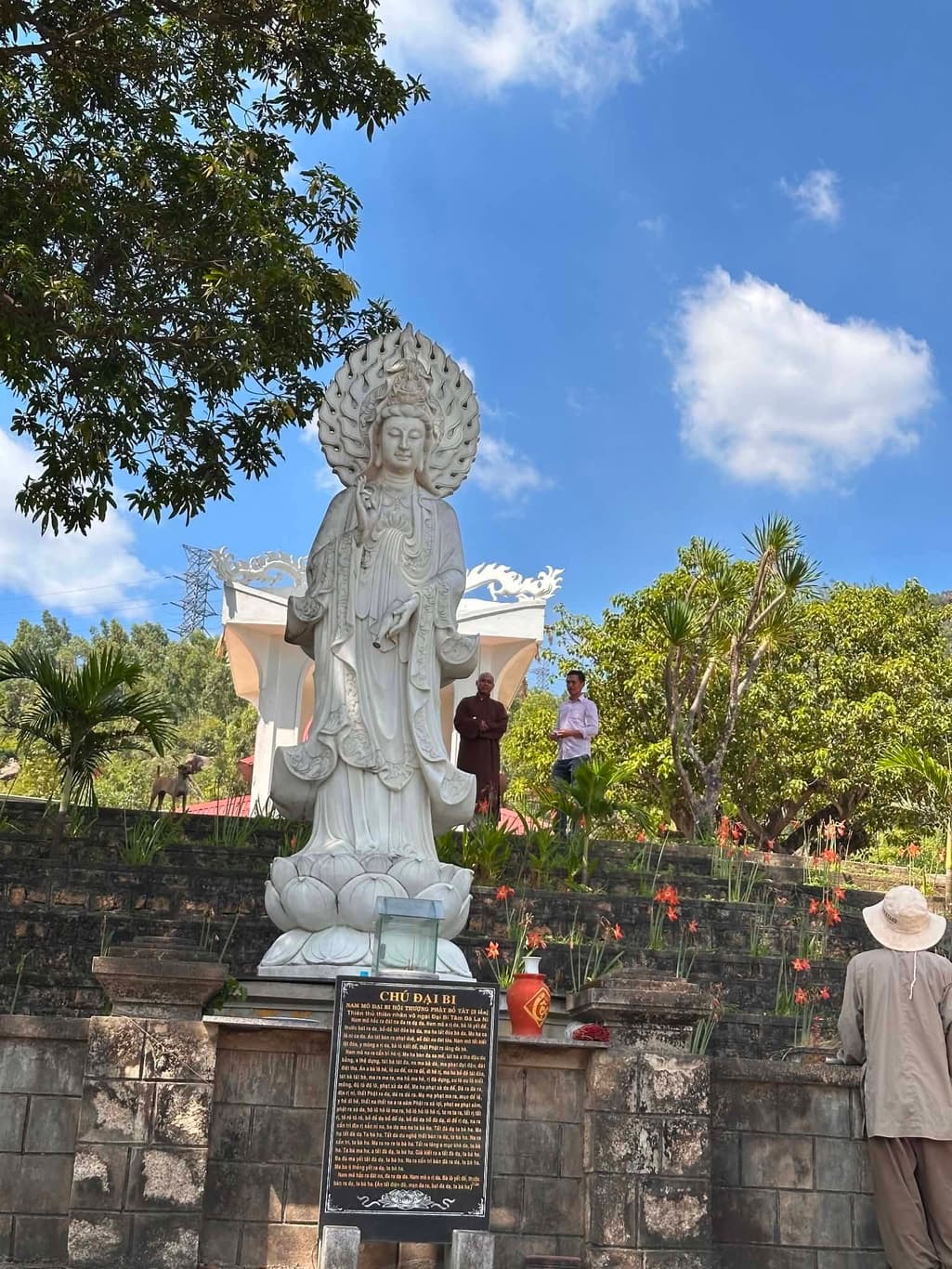 Từ thiện mùa Phật đản