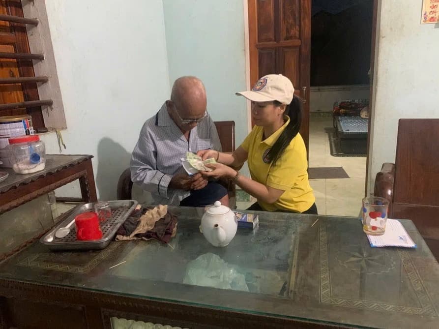 Từ thiện mùa Phật đản — 77