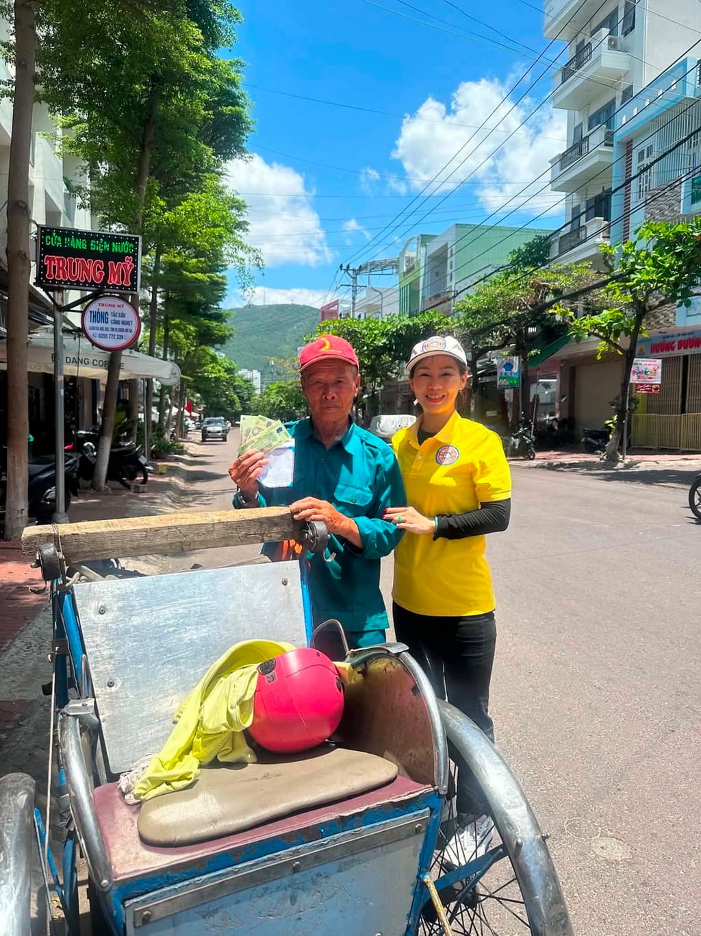 Từ thiện mùa Phật đản — 71