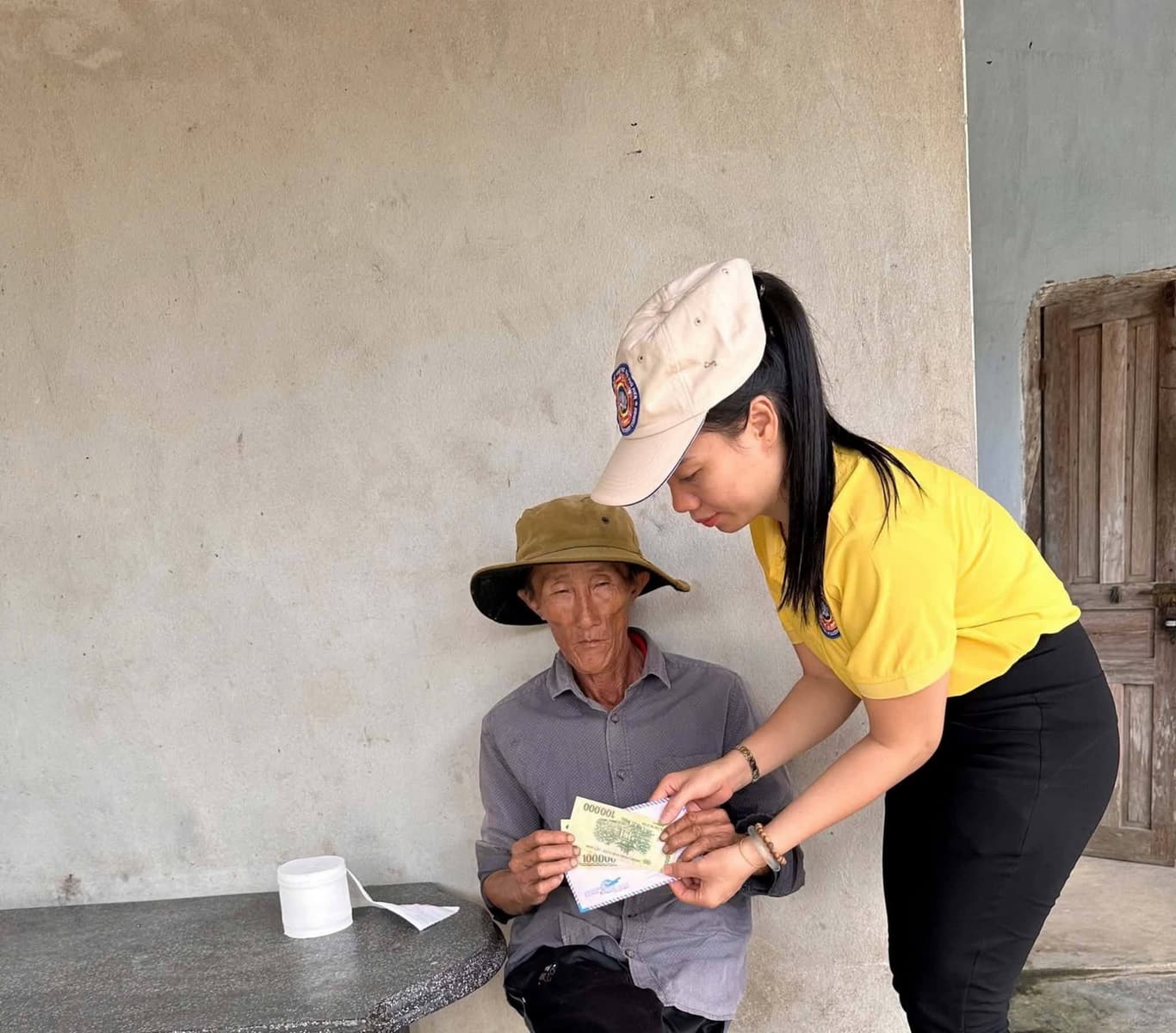 Từ thiện mùa Phật đản — 68