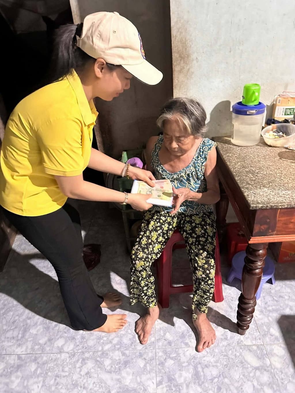 Từ thiện mùa Phật đản — 67