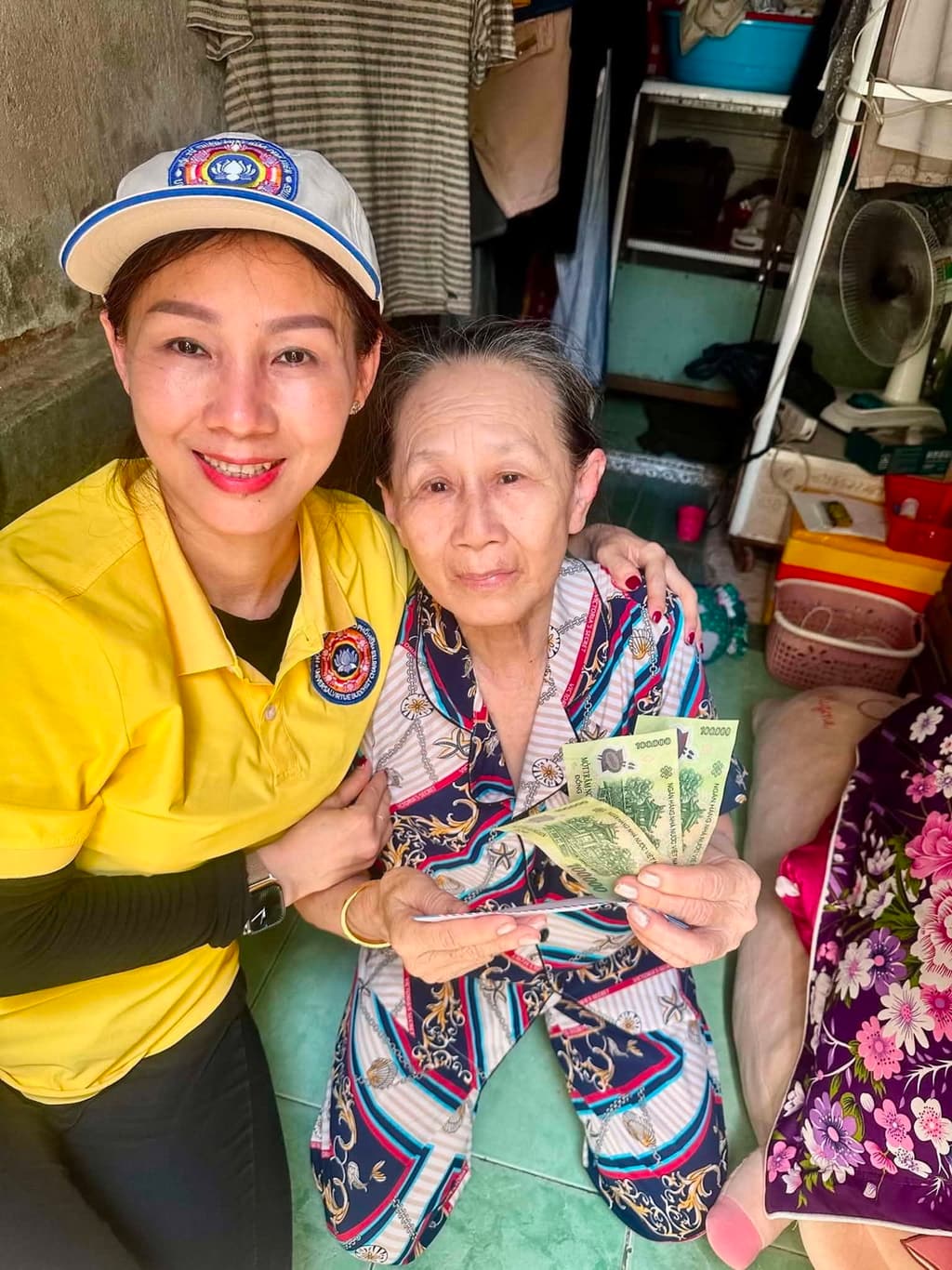 Từ thiện mùa Phật đản — 66