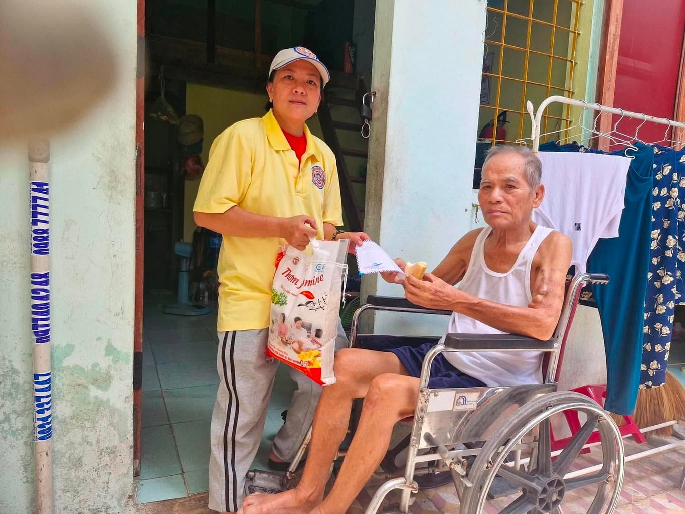 Từ thiện mùa Phật đản — 64