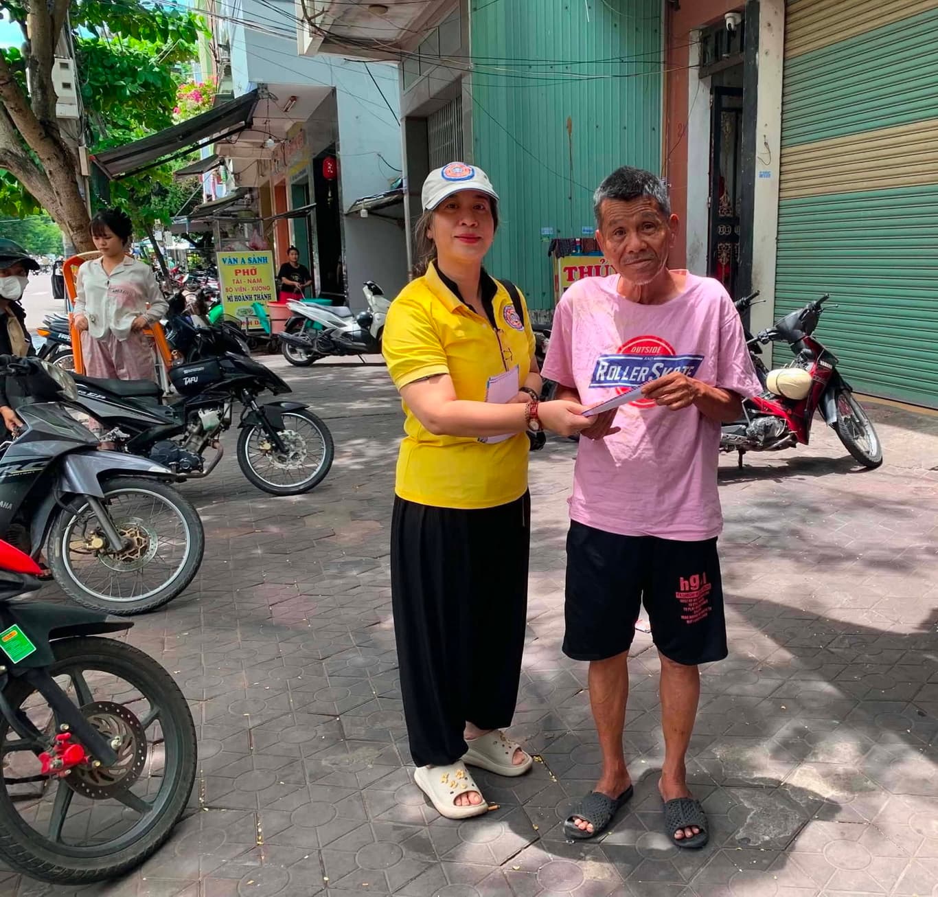 Từ thiện mùa Phật đản — 60