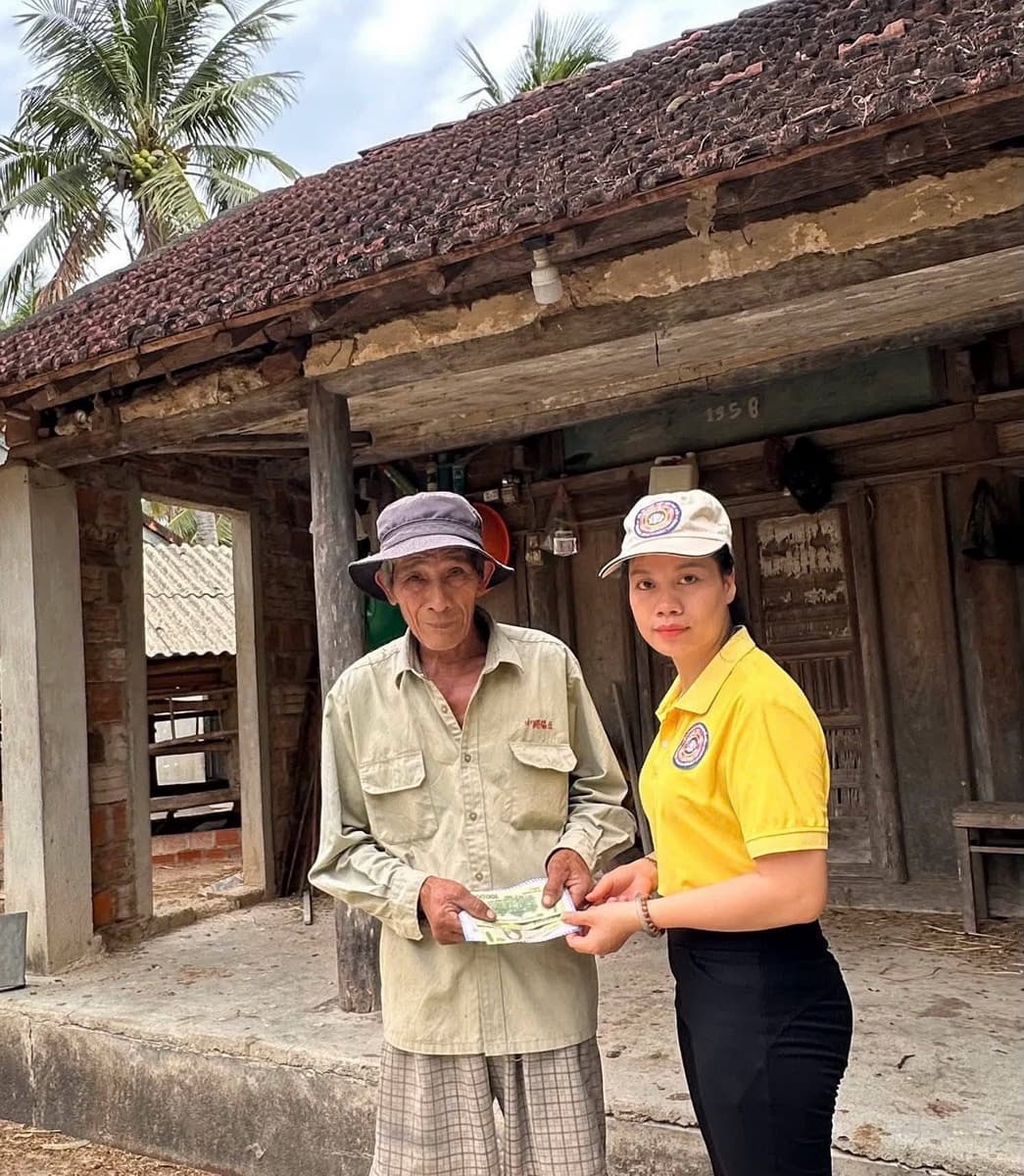 Từ thiện mùa Phật đản — 58
