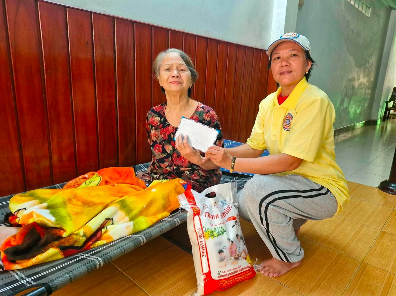 Từ thiện mùa Phật đản — 56
