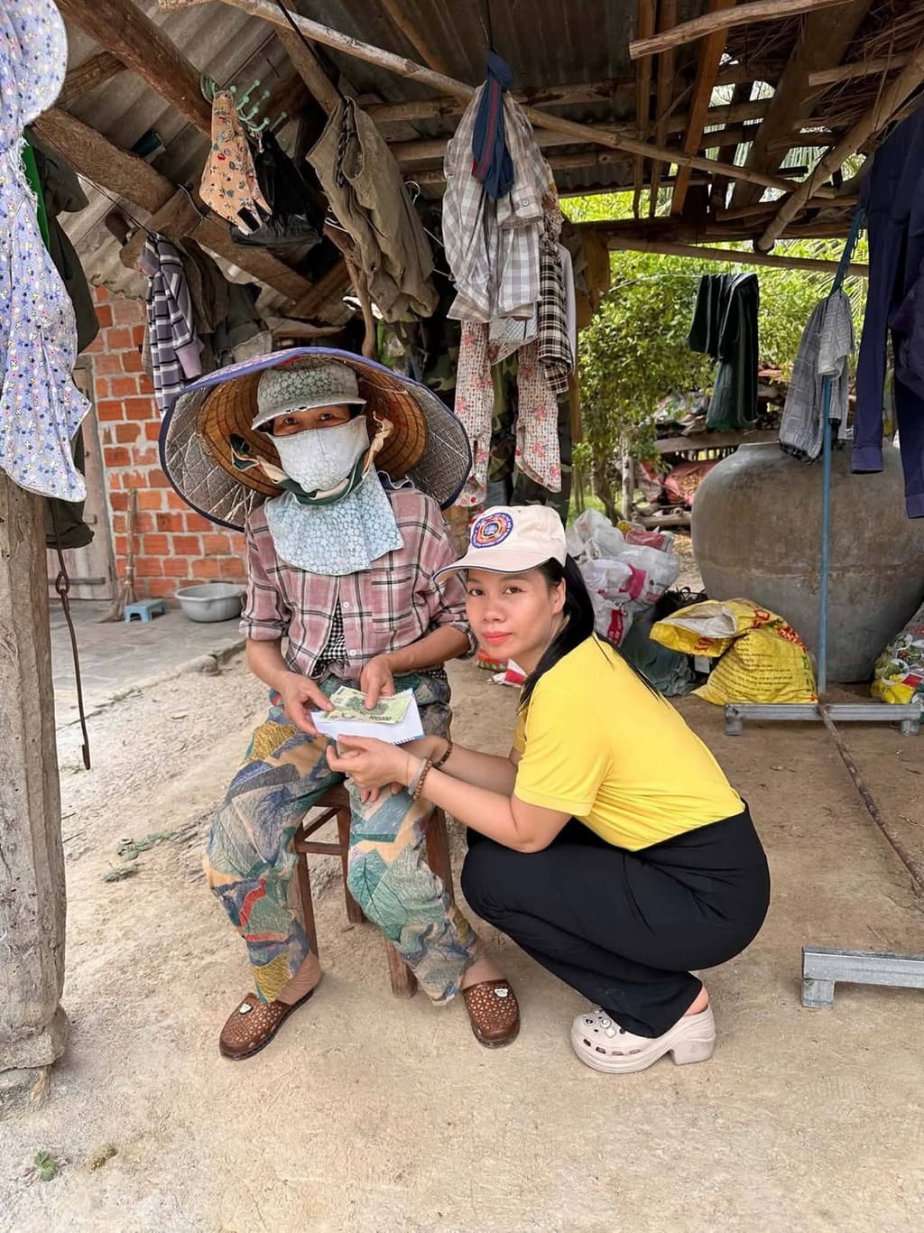 Từ thiện mùa Phật đản — 55