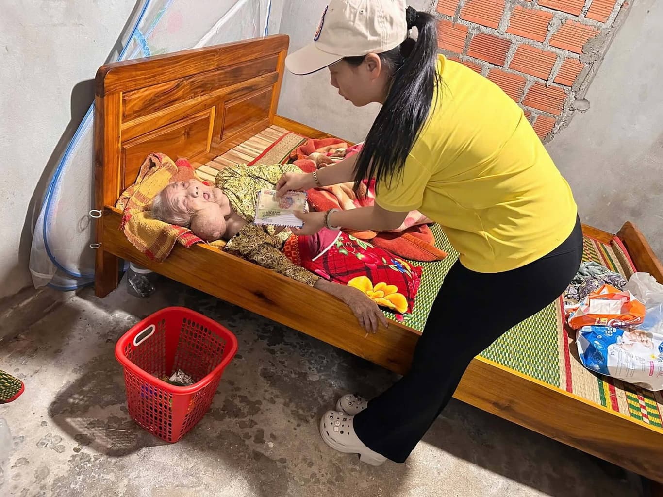 Từ thiện mùa Phật đản — 52