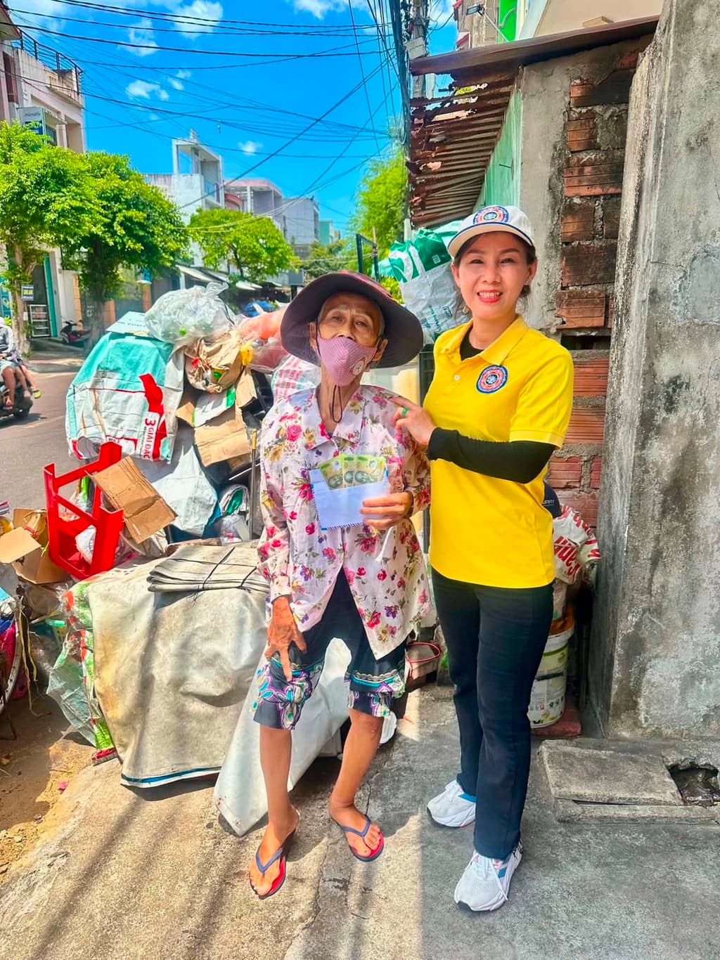 Từ thiện mùa Phật đản — 49