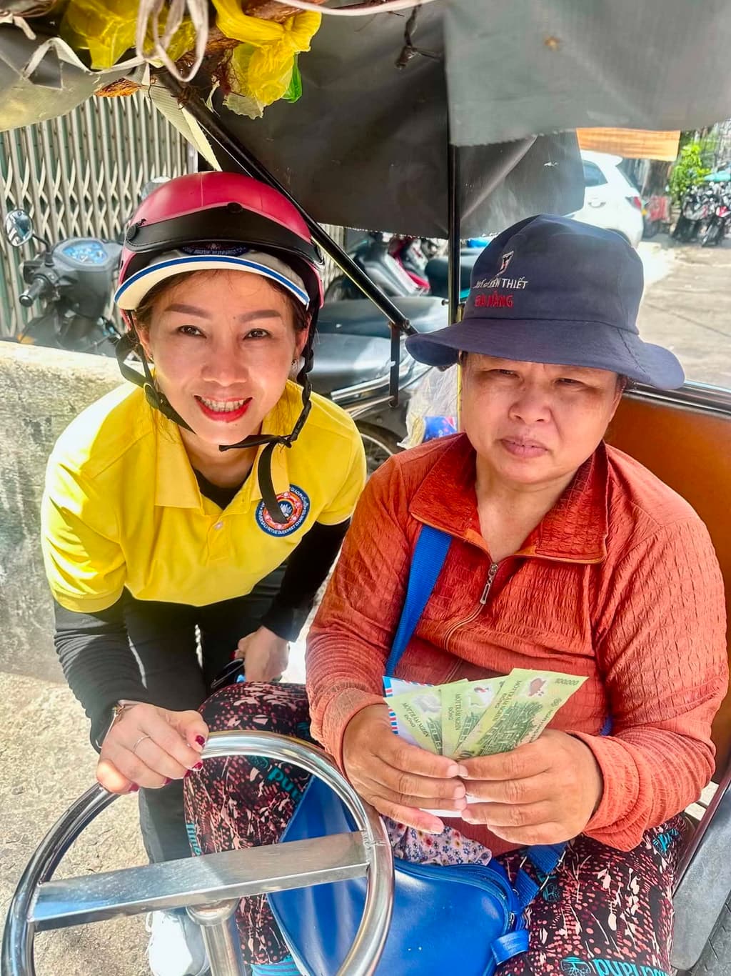 Từ thiện mùa Phật đản — 48
