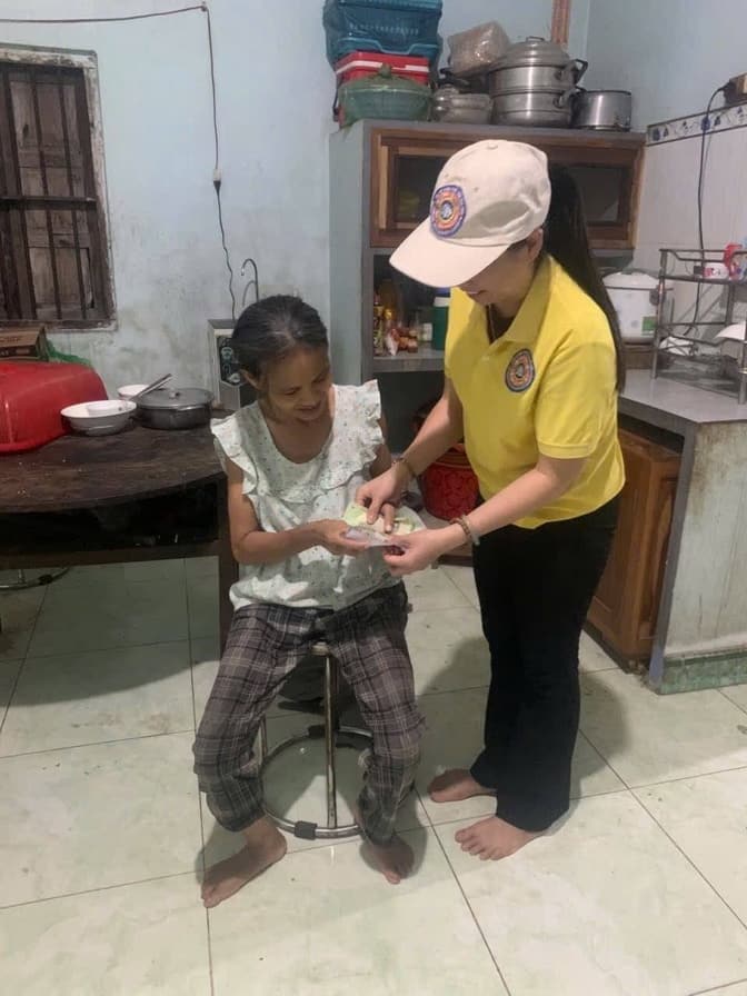 Từ thiện mùa Phật đản — 43
