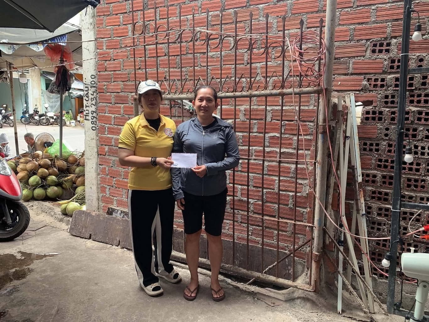 Từ thiện mùa Phật đản — 41