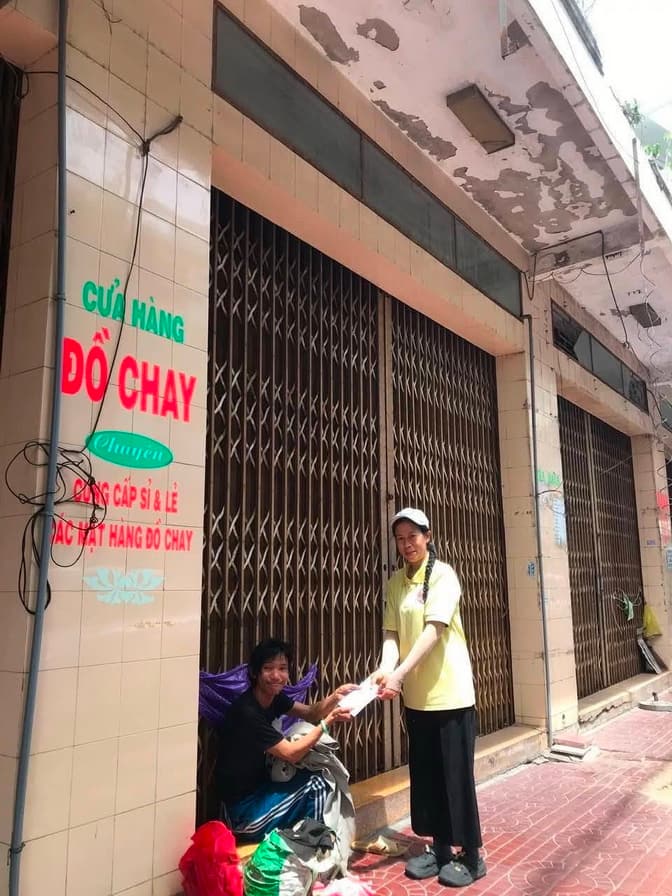 Từ thiện mùa Phật đản — 40