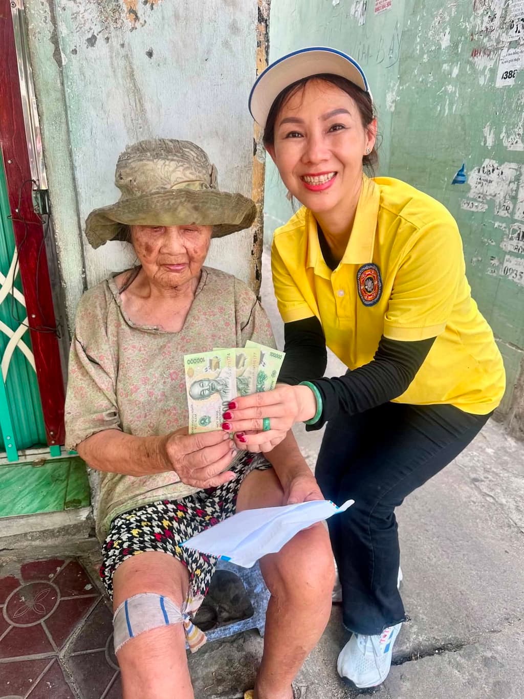 Từ thiện mùa Phật đản — 35