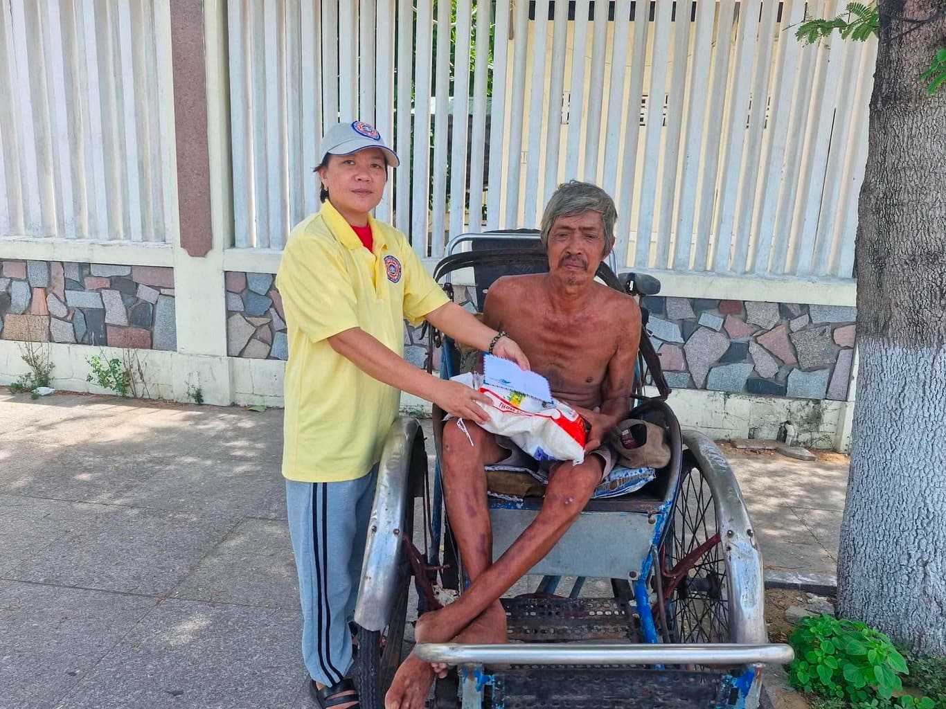 Từ thiện mùa Phật đản — 32