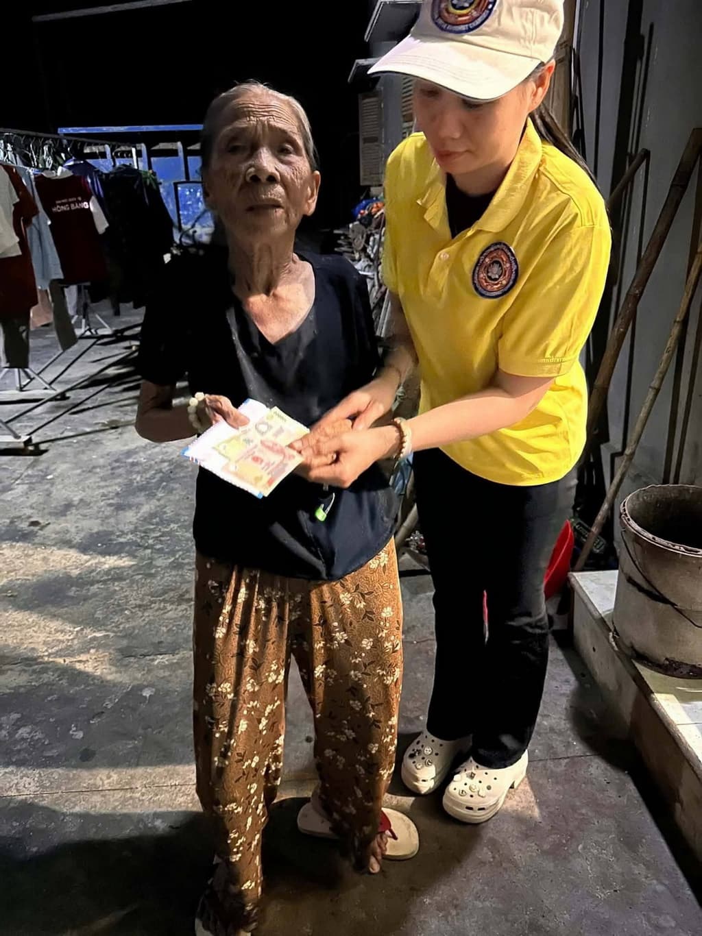 Từ thiện mùa Phật đản — 31