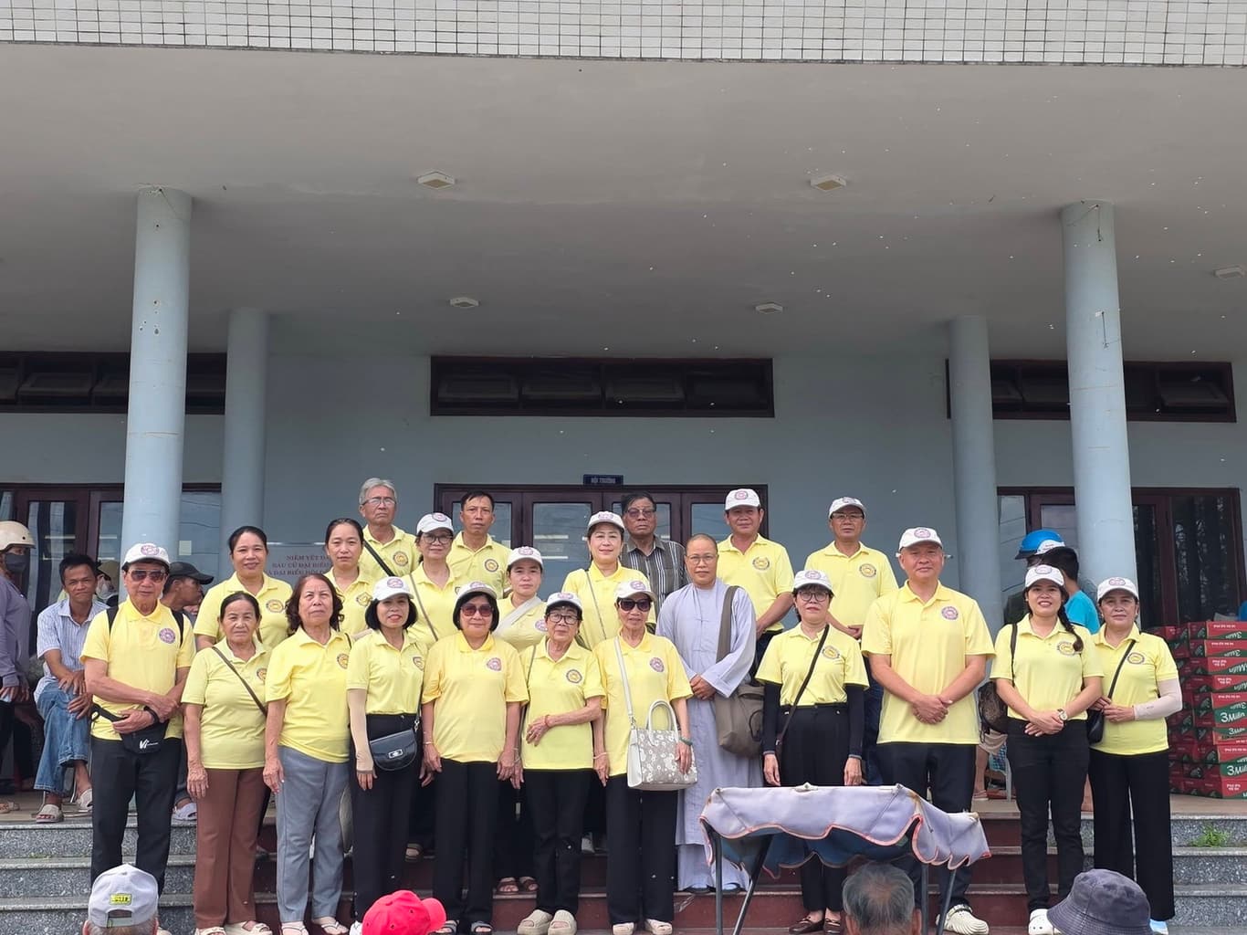 Từ thiện mùa Phật đản — 24