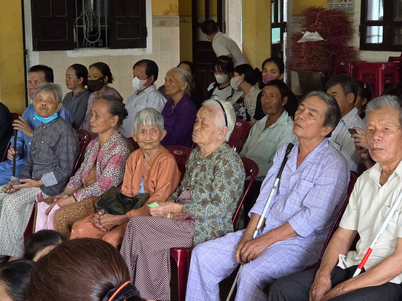 Từ thiện mùa Phật đản — 21