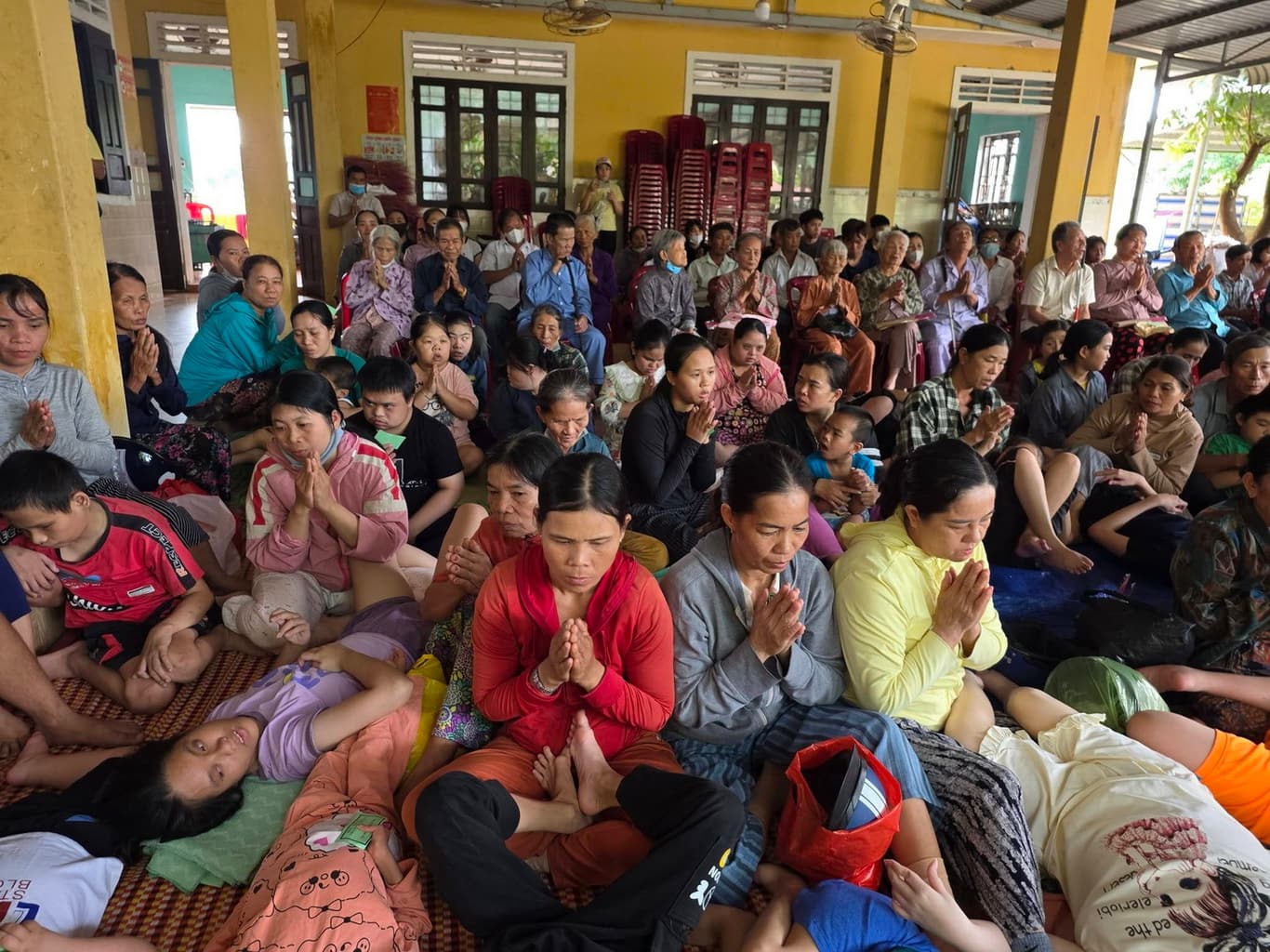 Từ thiện mùa Phật đản — 12