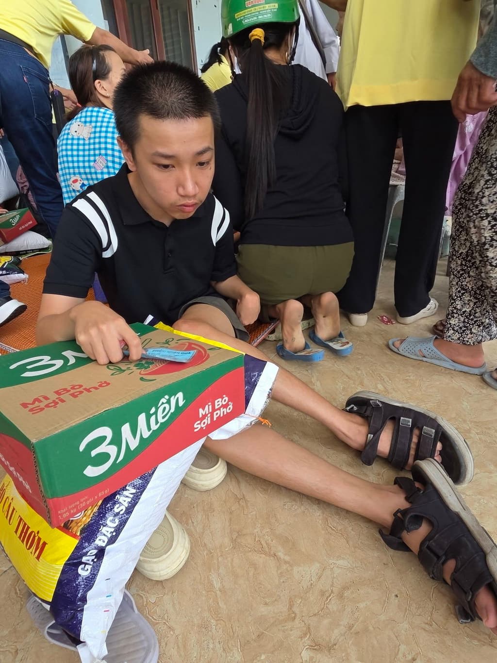 Từ thiện mùa Phật đản — 10