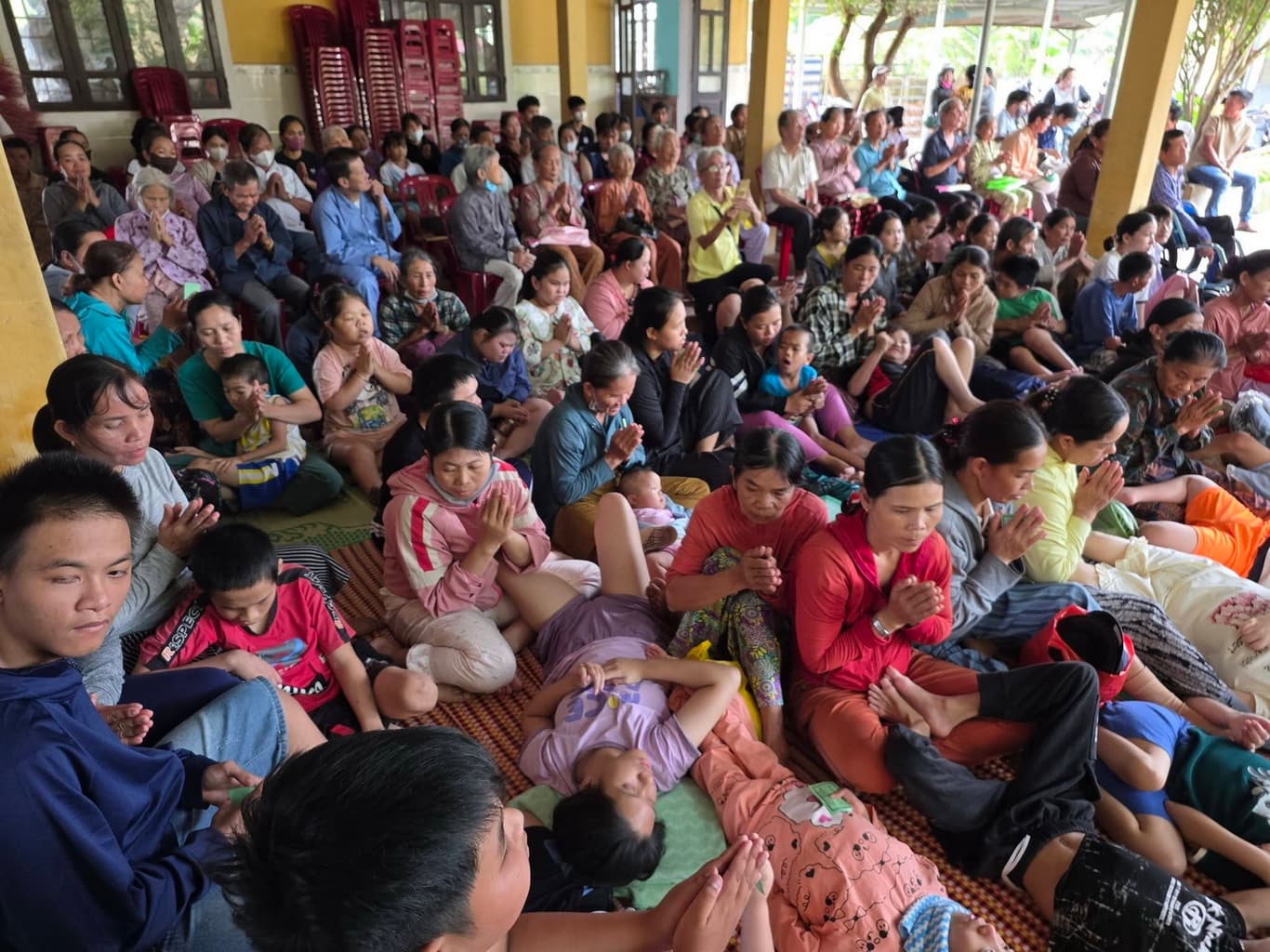 Từ thiện mùa Phật đản — 5