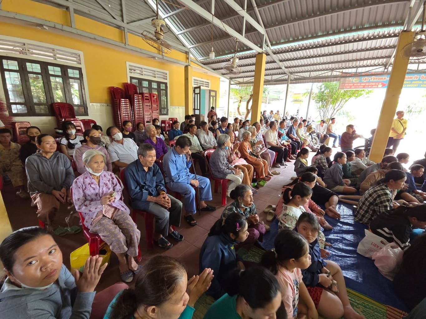 Từ thiện mùa Phật đản — 7