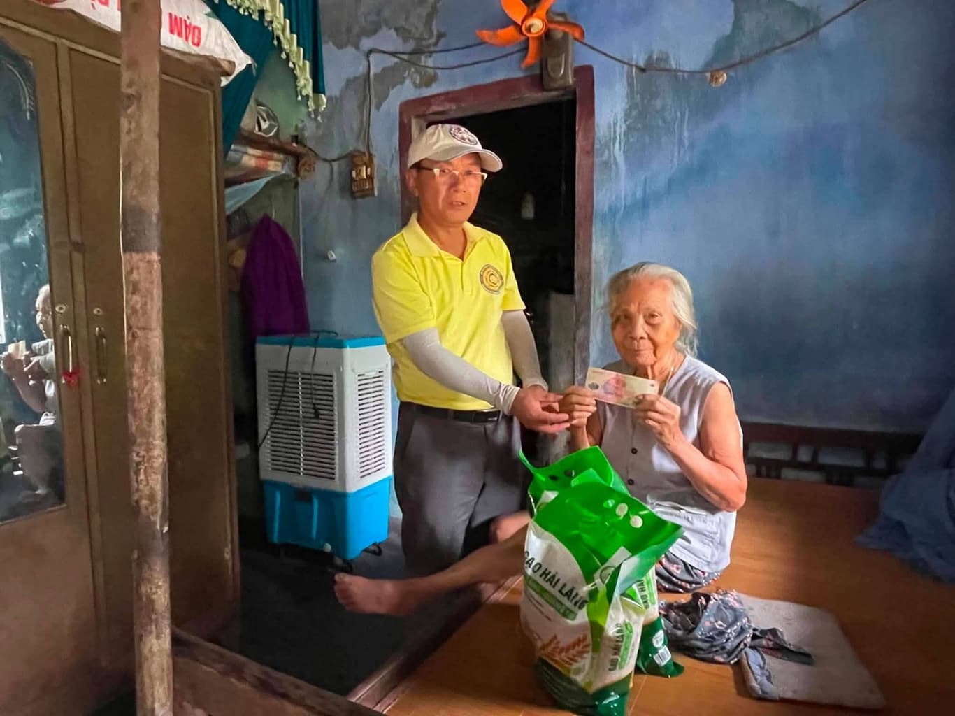Từ thiện mùa Phật đản — 74