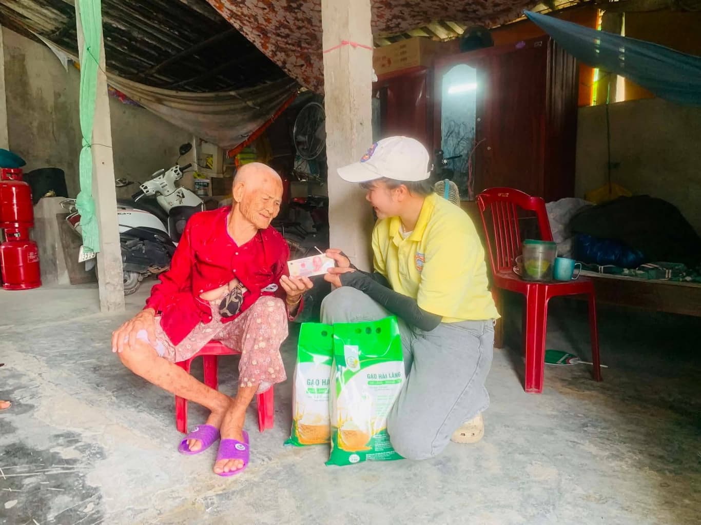 Từ thiện mùa Phật đản — 73