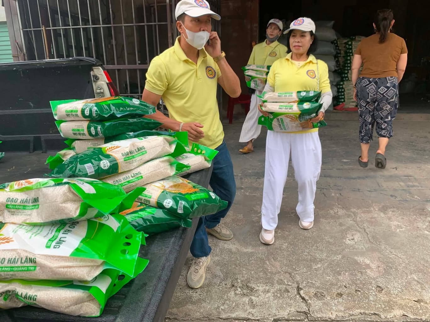 Từ thiện mùa Phật đản — 2