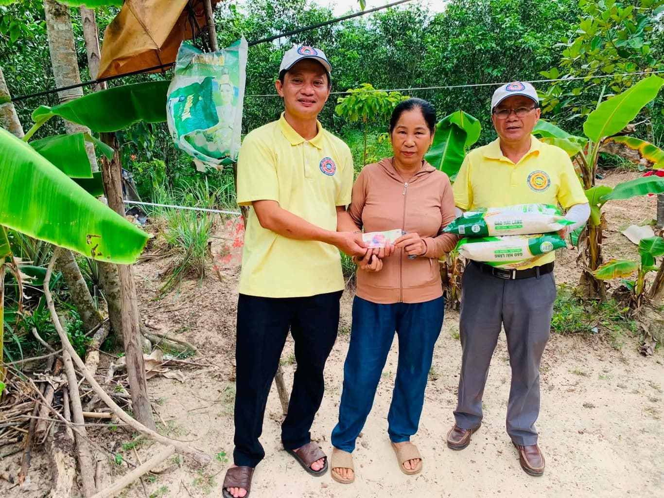 Từ thiện mùa Phật đản — 64