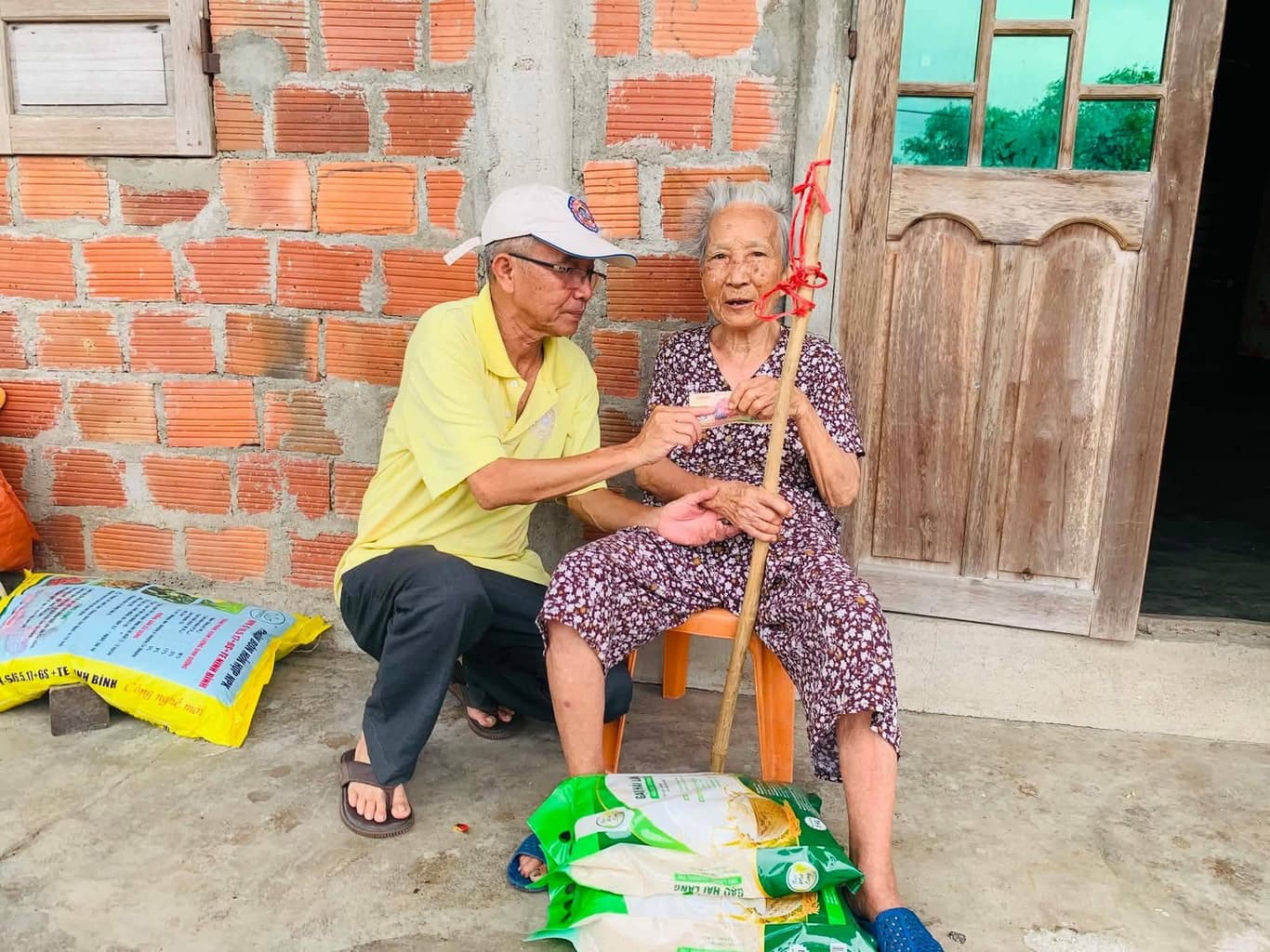 Từ thiện mùa Phật đản — 63