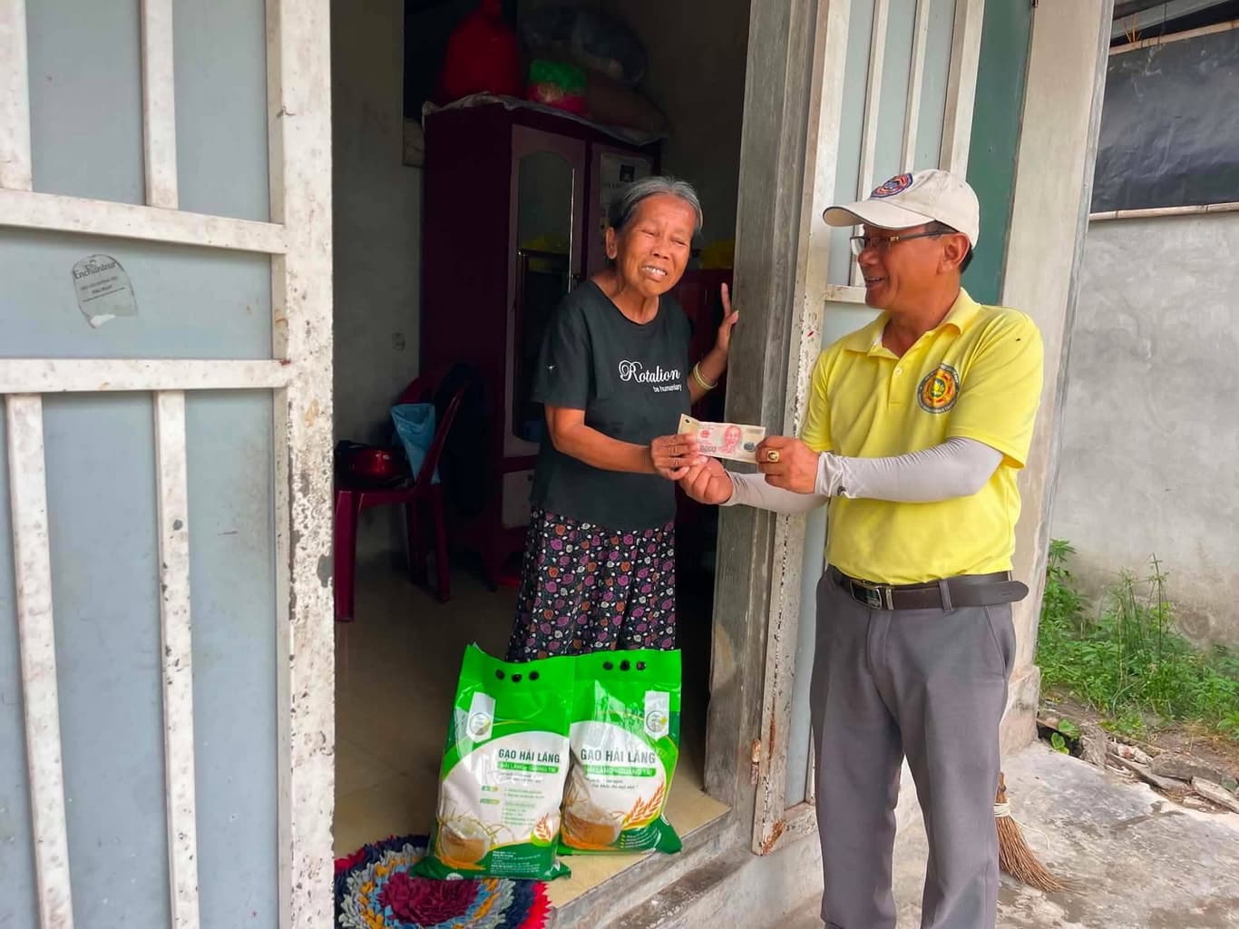 Từ thiện mùa Phật đản — 61