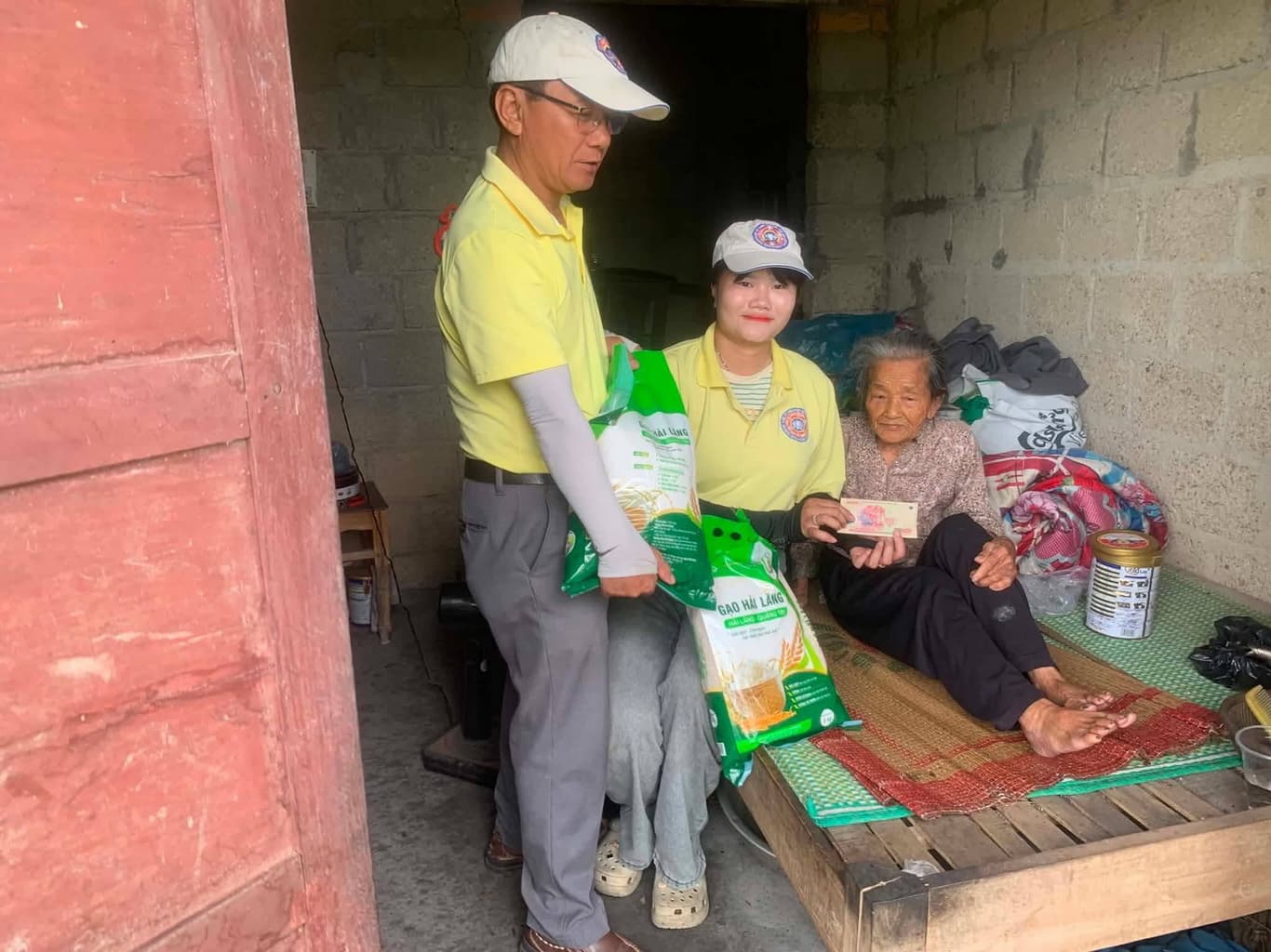 Từ thiện mùa Phật đản — 60