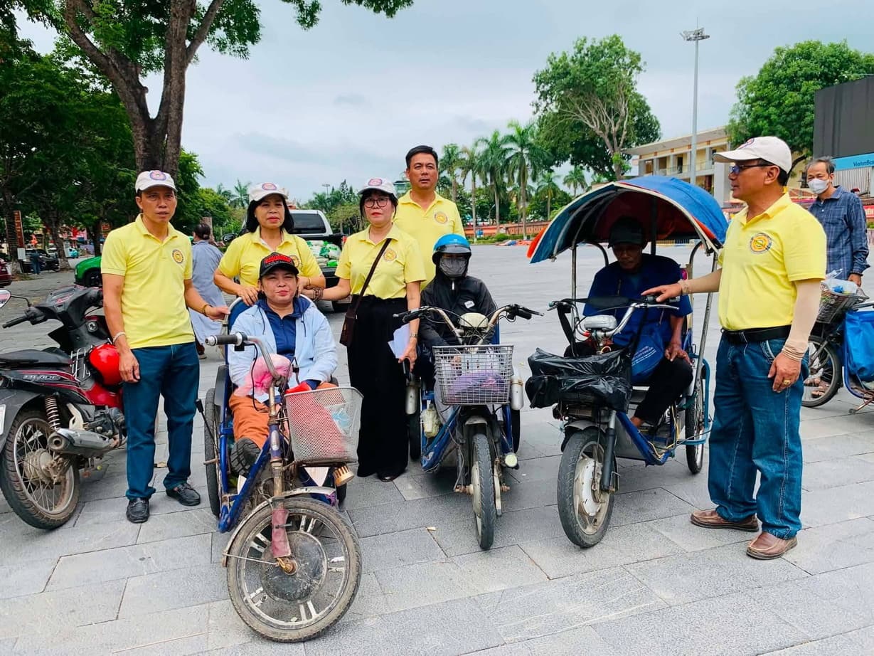 Từ thiện mùa Phật đản — 143