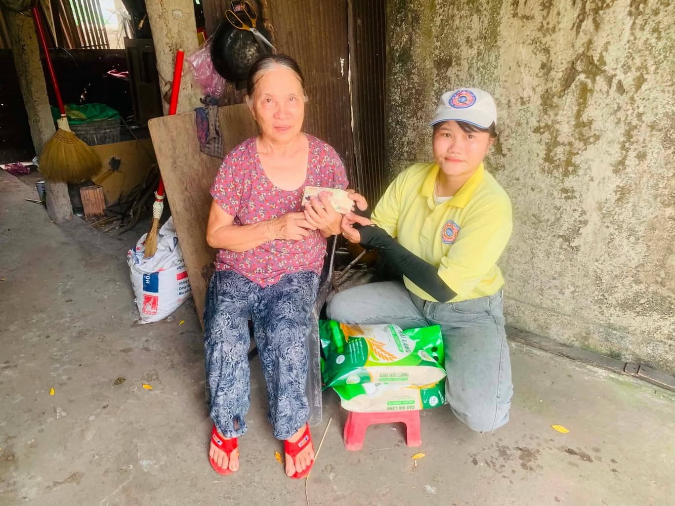 Từ thiện mùa Phật đản — 55