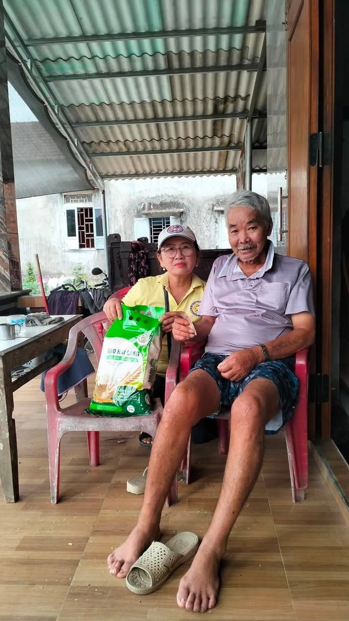 Từ thiện mùa Phật đản — 142