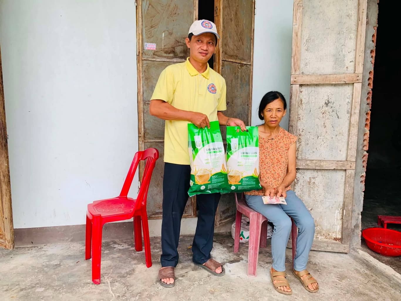 Từ thiện mùa Phật đản — 54
