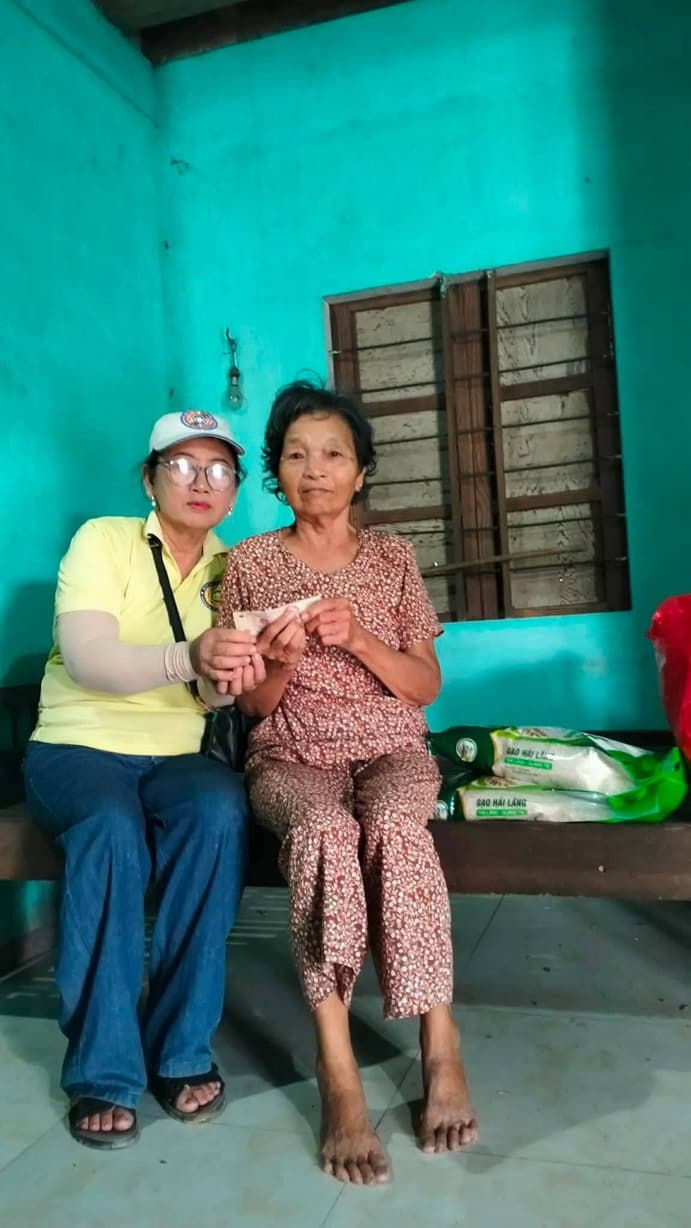Từ thiện mùa Phật đản — 140