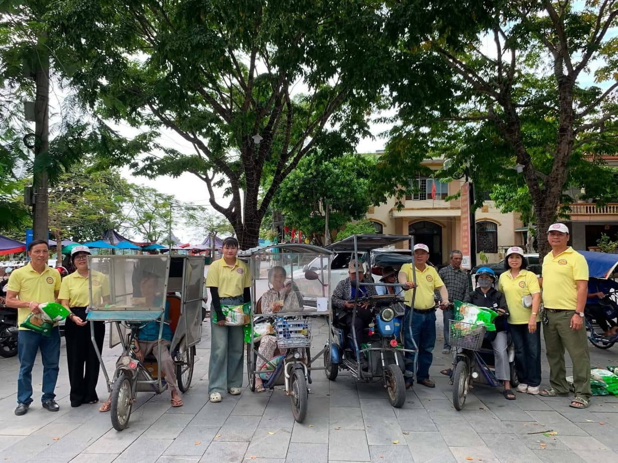 Từ thiện mùa Phật đản — 139