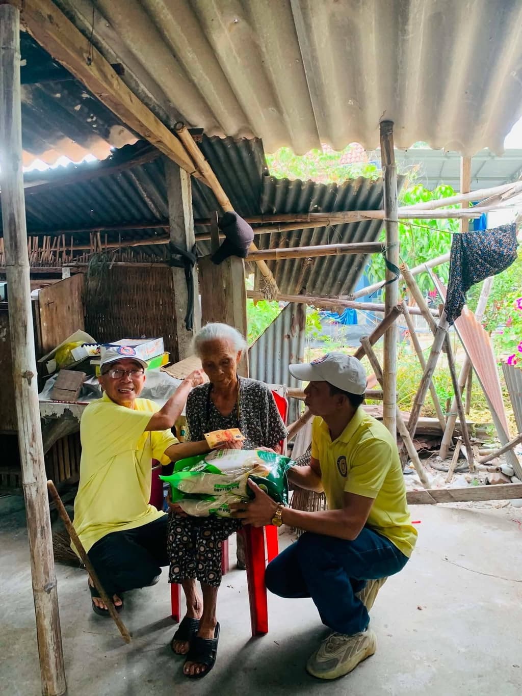 Từ thiện mùa Phật đản — 53