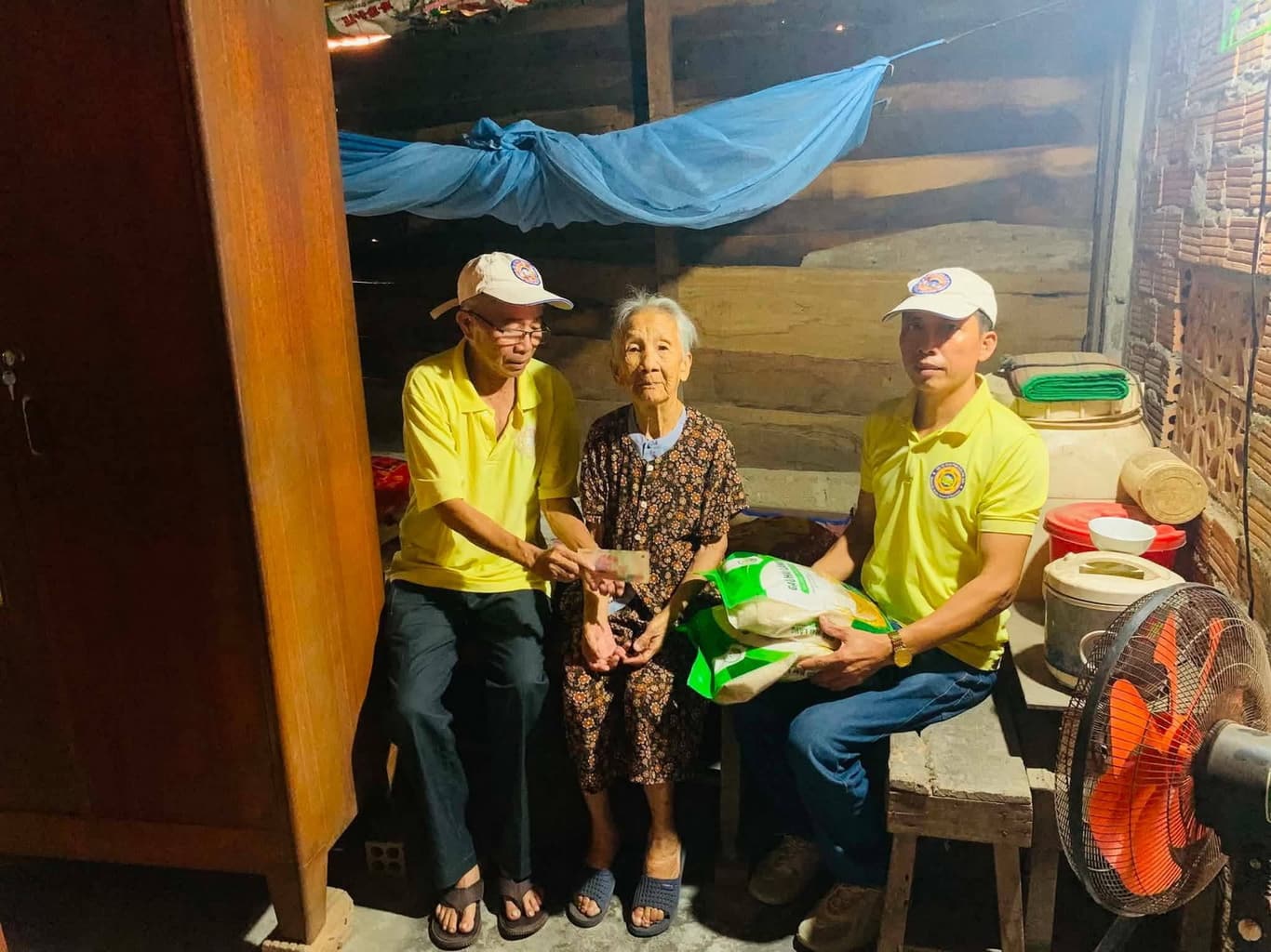 Từ thiện mùa Phật đản — 49