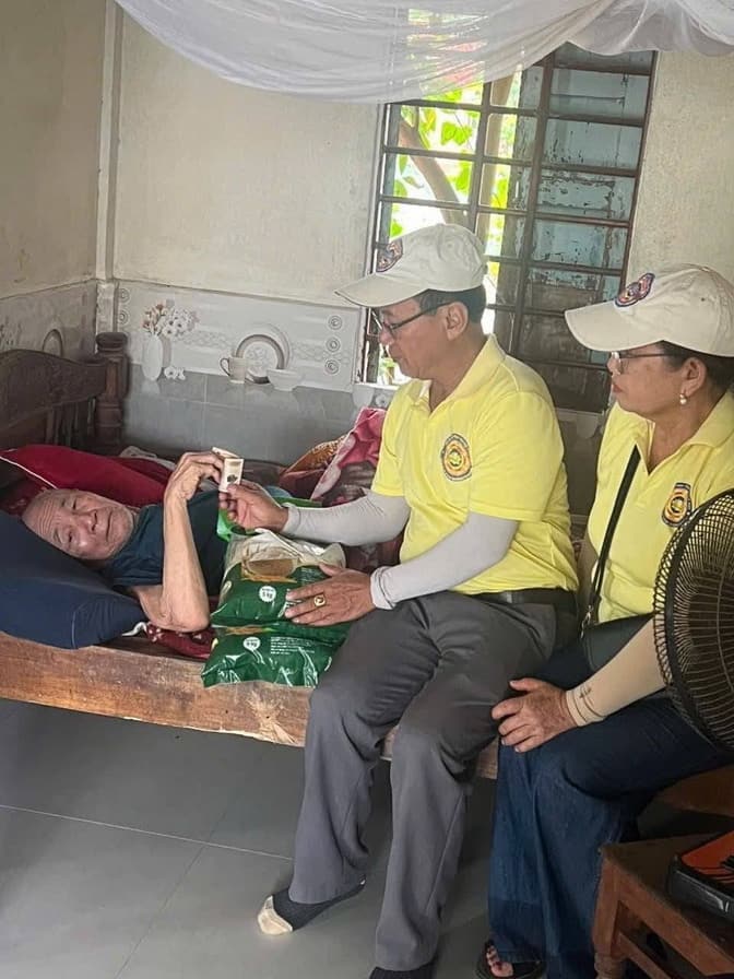 Từ thiện mùa Phật đản — 43