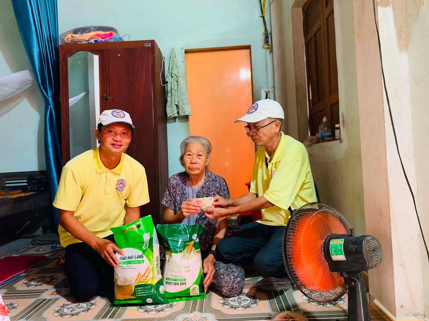 Từ thiện mùa Phật đản — 42