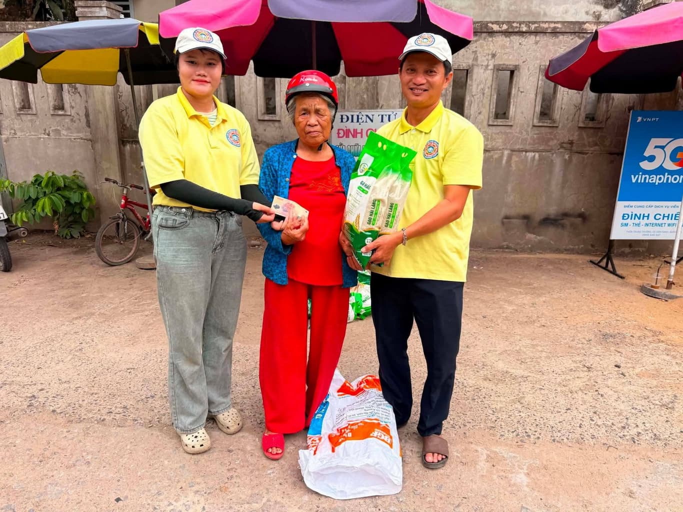 Từ thiện mùa Phật đản — 39