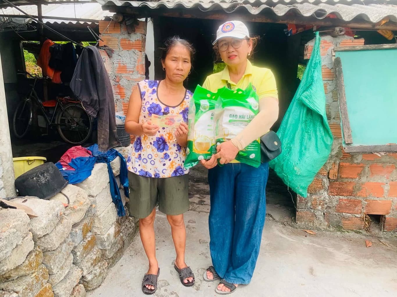 Từ thiện mùa Phật đản — 38