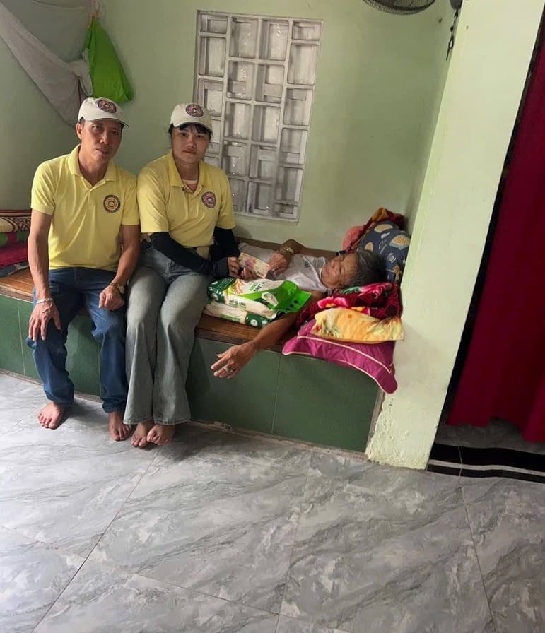 Từ thiện mùa Phật đản — 36